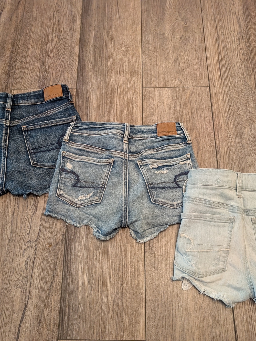 American Eagle Bundle Of 3 Pairs Women’s Distressed Denim Shorts - Picture 2 of 8